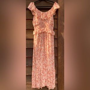 Romantic style dress . Very feminin . New .